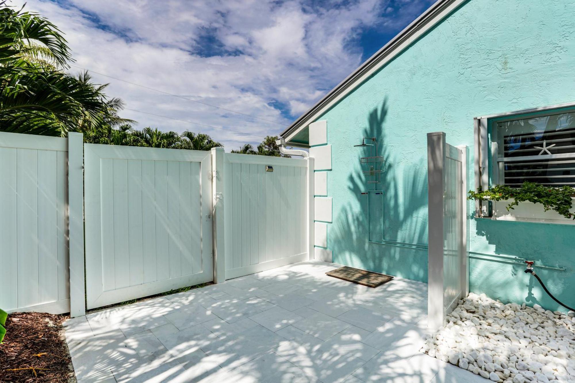 Coastal Villa With Private Yard And Heated Pool! North Palm Beach Exterior photo